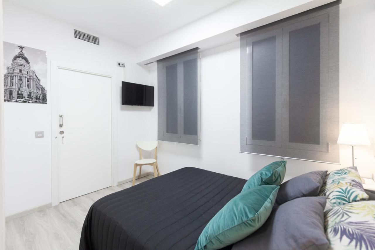 Prado Apartment Madrid Bagian luar foto